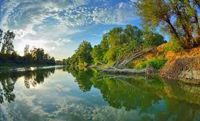 Din cele 580.000 ha, mai mult de jumatate (338.100 ha) apartine deltei dunarii, iar restul este impartit intre zona inundabila din susul dunarii (sectorul. Delta Dunarii Prezentare Imagini Minimap Ro