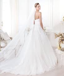 Entdecke rezepte, einrichtungsideen, stilinterpretationen und andere ideen zum ausprobieren. Pronovias Presents The Leonie Wedding Dress Glamour 2014 Pronovias Brautkleid Gunstig Hochzeitskleid Spitze Kleid Hochzeit