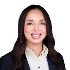 Randi Bruce's Instagram, Twitter & Facebook