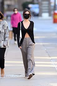 Emily ratajkowski (born june 7, 1991) is an american model and actress. Emily Ratajkowski Tragt Die Aktuelle Lieblingstasche Der Influencer Innen Vogue Germany