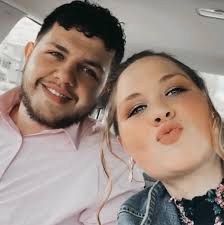 Keurig machine Needs a little clean Lid is missing (view picture)