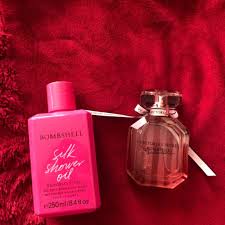 Lightly Used Bombshell Seduction And Bombshell Silk Shower Oil Shower Oil Oils Body Wash