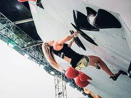 Beim ersten weltcup in meirigen (ch) schaffte sie es ins halbfinale. Roxana Wienand Vierte Bei Den Deutschen Bouldermeisterschaften Kletter Boulderzentrum Aschaffenburg