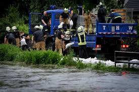 Come vi abbiamo descritto in questo articolo nella tarda serata di ieri, una fortissima ondata di maltempo si è abbattuta nella germania del sud, in baviera, con temporali violentissimi. Oiulgwrf9kj04m