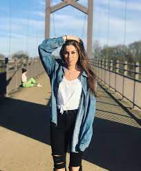 The oldest sister in the band cimorelli. Christina Lynne Cimorelli And Dani In The Back This Woman Is Stronger Than You Think Cimorelli Cimorelli Sisters Fashion