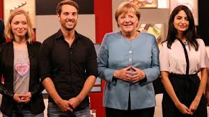 Angela dorothea merkel (born angela dorothea kasner, july 17, 1954, in hamburg, west germany), is the chancellor of germany and the first woman to hold this office. Youtuber Interviewen Merkel Fur Die Kanzlerin Auf Jeden Fall Ein Gewinn Archiv