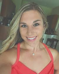 Amanda Kummer's Instagram, Twitter & Facebook