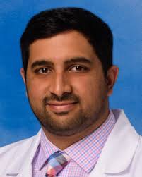 El Wright Center for Graduate Medical Education da la bienvenida a un  antiguo alumno de Medicina Interna como orador de graduación