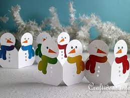 As with paper chains, when a dozen or more snowflakes are hanging down from the ceiling, they look amazing! 11 Pretty Paper Christmas Ornaments And Crafts