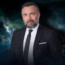 Kurtlar vadisi isimli dizide canlandırdığı süleyman çakır karakteriyle büyük beğeni topayan oktay kaynarca, çocukluğunu anneannesinin yanında geçirdi. Oktay Kaynarca Home Facebook