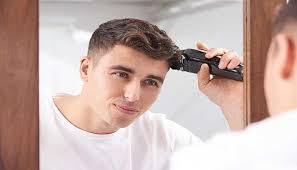 Descubre 4 estilos para hombre que puedes hacer con tu maquinilla, sigue las ¿te cortas el pelo en casa? Como Cortar El Cabello En Casa Paso A Paso 2020