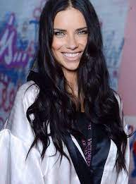 Copia il look delle star. Ecco Tutte Le Star Che Hanno Scelto I Capelli Neri Vogue Italia