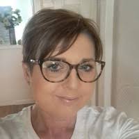 1400+ "Lesley" profiles