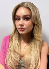 Eva Logan's Instagram, Twitter & Facebook