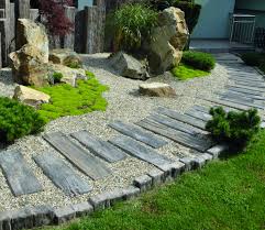 Hausler Versteinertes Holz Einzeln Oder Im Verband Einfach Immer Perfekt Holz Holzweg Outdoor Beton Vers Garten Garten Landschaftsbau Diy Gartenbau