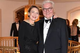 Als tochter von vater (?) und mutter (?) erlangte sie im jahr 2021 als moderator & journalist berühmtheit zum beispiel für zapp and das!. Inka Schneider Hochzeitskleid