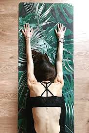 Mata Do Jogi Green Tropical In 2020 Foto Yoga Photo Yoga