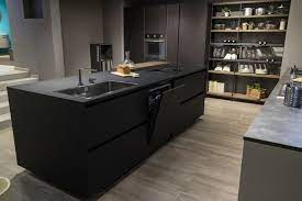 Cucina Design Moderno Arredamento Isola Italiana Penisola Top Nera Illuminazione Led Design Cucine Arredamento Moderno Cucina Arredo Interni Cucina
