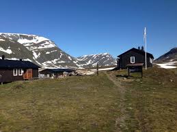 The kungsleden is wet and muddy and the temperatures are only slightly above the freezing point. Kungsleden Singi Mountain Hut Picture Of Kungsleden Vasterbotten County Tripadvisor