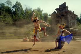 Tari yapong, jakarta contoh tari kreasi baru selanjutnya berasal dari jakarta. File Srikandi Melawan Cakil Jpg Wikimedia Commons