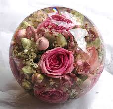 A Real Challenge For Our Designers Here This Beautiful Paperweight Designed In Our Luxury 4 5 How To Preserve Flowers Flower Resin Jewelry Paperweight Design