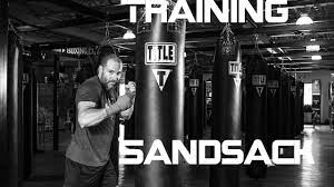 Meist findest du ein solches gerät in fitnessstudios. Sandsack Training Zuhause Boxen Lernen Am Sandsack Fur Anfanger Youtube