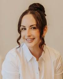 Caitlin Kay's Instagram, Twitter & Facebook