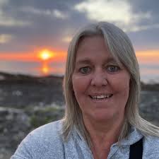 My name is Tasha and I'm a financial adviser dedicated to empowering women  with financial planning and peace of mind. I'm based in Wantage but thanks  to the world of Zoom, I