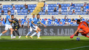 His shot is on target but it's saved. Serie A Inter Milan Drop First Points In 1 1 Draw At Lazio Football News India Tv