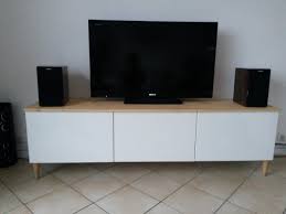 Beaucoup de nos bancs tv ont des étagères ou des tiroirs pour contenir vos films, jeux et consoles. Meuble Tv Avec Besta Ikea