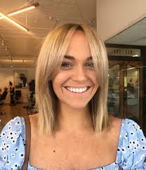 The model debuted her new cut and color on her. 18 Bob With Curtain Bangs Hairstyle Ideas For Modern Beachy Women