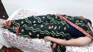 Beautiful XXX Indian Green Saree Aunty Does Fingering Boob Press & Receives  Cumshot from Devar