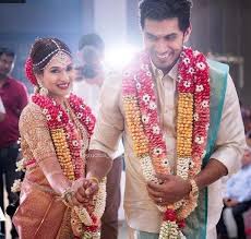 Unseen Photos Of Soundarya Rajinikanth Wedding Reception Wedlockindia Com Indian Wedding Garland Garland Wedding Decor Indian Wedding Flowers