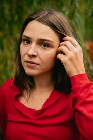 Debut-forfatter synes, dating er alt for djøffet og handler for meget om  status: “Vi skylder hinanden at gøre os mere umage”