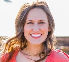 Leila Hogan's Instagram, Twitter & Facebook