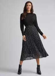 Black And White Polka Dot Midi Skirt Black Polka Dot Print Pleat Midi Skirt As Part Of An Outfit In 2020 Pleated Midi Skirt Midi Skirt White Long Sleeve