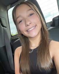 Colline Munoz's Instagram, Twitter & Facebook