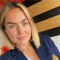 Robyn Poynter's Instagram, Twitter & Facebook