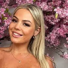 Clara Chapman's Instagram, Twitter & Facebook