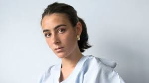 Una diseñadora de Pontevedra que hizo moda con unas sábanas de sus tías  abuelas desfilará en la Fashion Week de Madrid