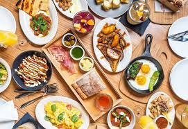 Wir haben euch in diesem beitrag gleich drei schnelle und einfache rezepte für das osterfrühstück aber auch noch zwei diy ideen für die deko auf den ostertisch. Brunch Ideen So Organisieren Sie Den Perfekten Sonntagsbrunch Bei Ihnen Zu Hause