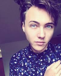 Zoe-Marie Wesson 🖤 (@itszoexx)