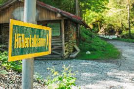 Diese tipps findest du hier wanderung durchs höllentalklamm aufs kreuzeck anspruchsvolle bergtour mit tollen fernblicken Die Hollentalklamm Eine Wanderung Am Hammersbach Entlang Katrin S Reiseblog