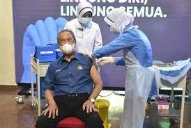 Malaysia's prime minister muhyiddin yassin opened the 2020 apec economic leaders' meeting virtually on friday by urging member economies to stay united in combating the pandemic and. Malaysia Launches Covid 19 Vaccination Drive As Pm Gets First Shot Taiwan News 2021 02 24 19 00 00