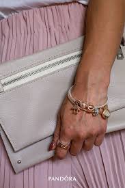 Want To Add A Personal And Playful Touch To Your Fashion Look Then Steal Jennifer Chongs Style And Wear Bella Bot Char Pulseiras Pandora Acessorios Pulseiras