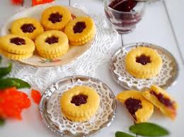 Non esiste pasticceria che non li abbia e che. Ricetta Biscotti Occhio Di Bue Con Marmellata Dolcidee
