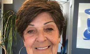 Après 60 ans de carrière, la coiffeuse Doris Doyle de Falher prend sa  retraite