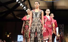 Selain motifnya yang unik, baju etnik juga sangat ideal untuk dipakai saat acara formal. Kiat Anak Muda Harus Bangga Mengenakan Busana Etnik Indonesia Okezone Lifestyle