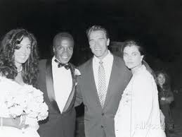Sugar ray leonard is an american ex professional boxer and a known motivational speaker, who is often named to be one of the greatest boxers ever. Sugar Ray Leonard And Bernadette Robi Wedding Ceremony August 1993 Photographic Print Vandell Cobb Allposters Com Celebrity Wedding Photos Wedding Ceremony Ceremony