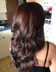 Si vous préférez la coloration permanente, vous pouvez choisir la version maison. Modele De Couleur Marron Glace Cheveux Longs Boucles Avec Reflets Chocolat Cheveux Marron Couleur Cheveux Marron Couleur Cheveux